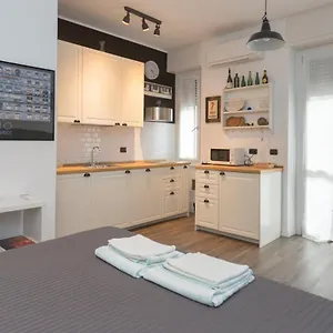 lust-studio-naviglio.italymilanhotels.net/